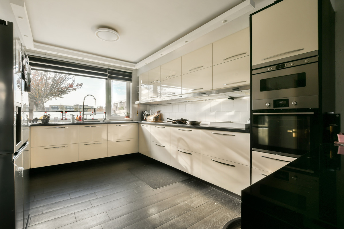 Tussenwoning te koop: Terneuzenstraat 8, Almere