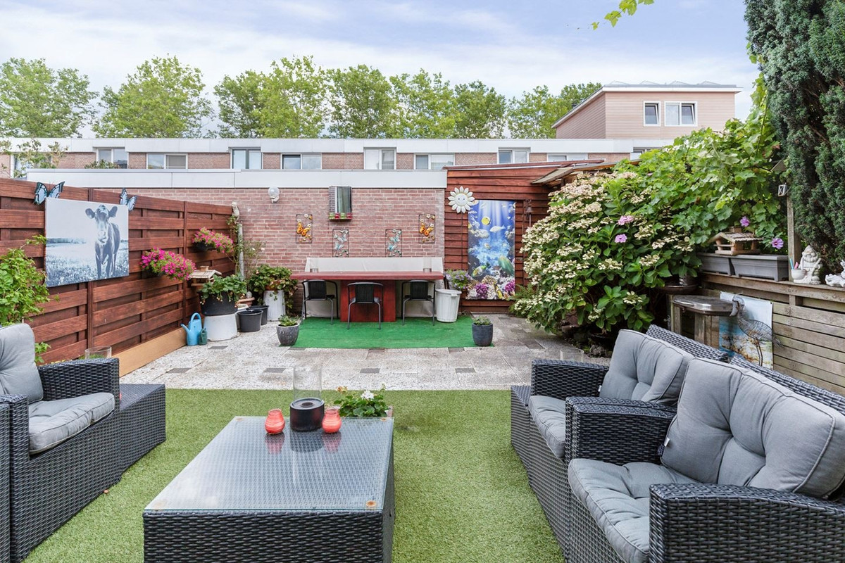 Tussenwoning te koop: Terneuzenstraat 8, Almere