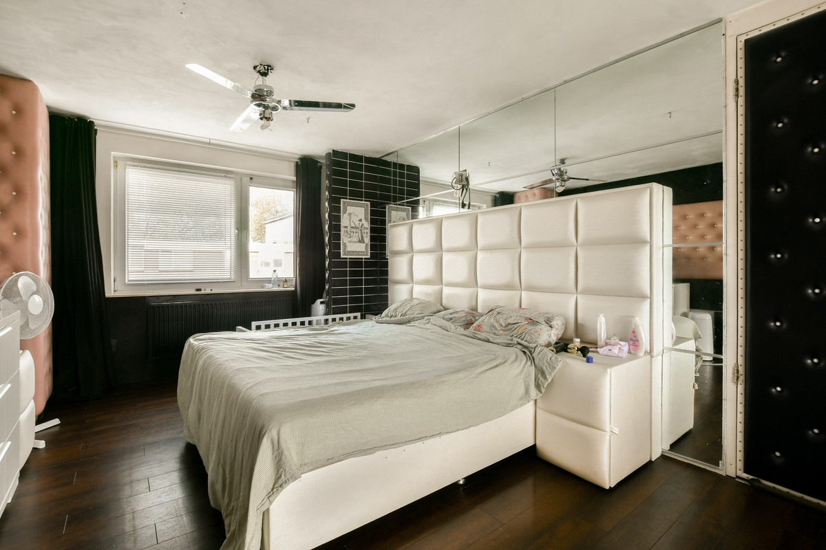 Tussenwoning te koop: Terneuzenstraat 8, Almere