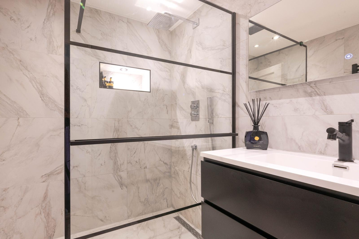 Appartement te koop: Hoge Weije 90, Hoogvliet Rotterdam