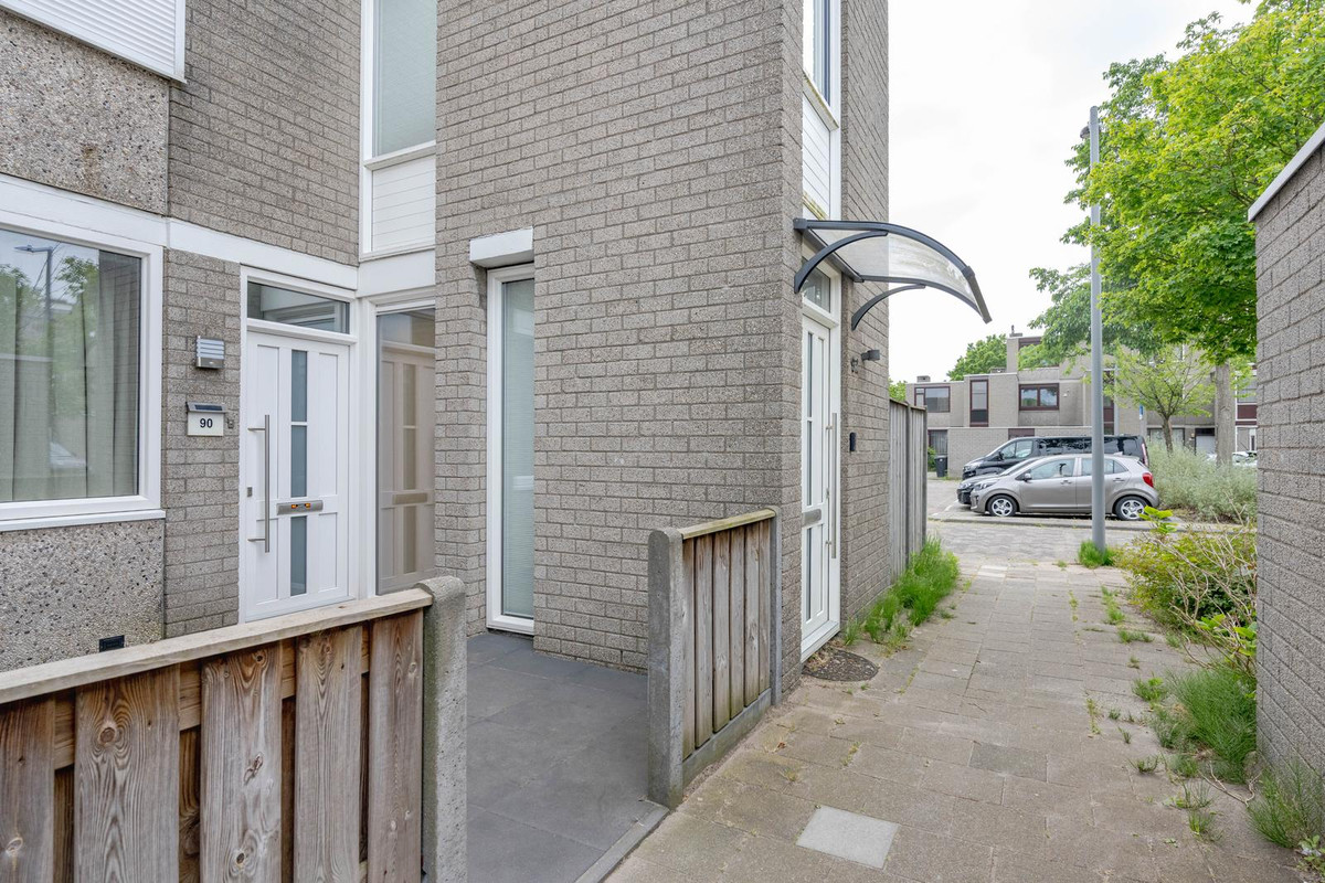 Appartement te koop: Hoge Weije 90, Hoogvliet Rotterdam