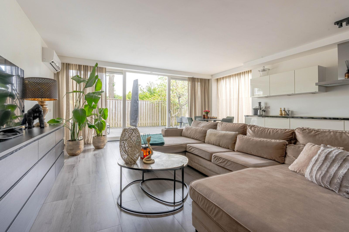 Appartement te koop: Hoge Weije 90, Hoogvliet Rotterdam