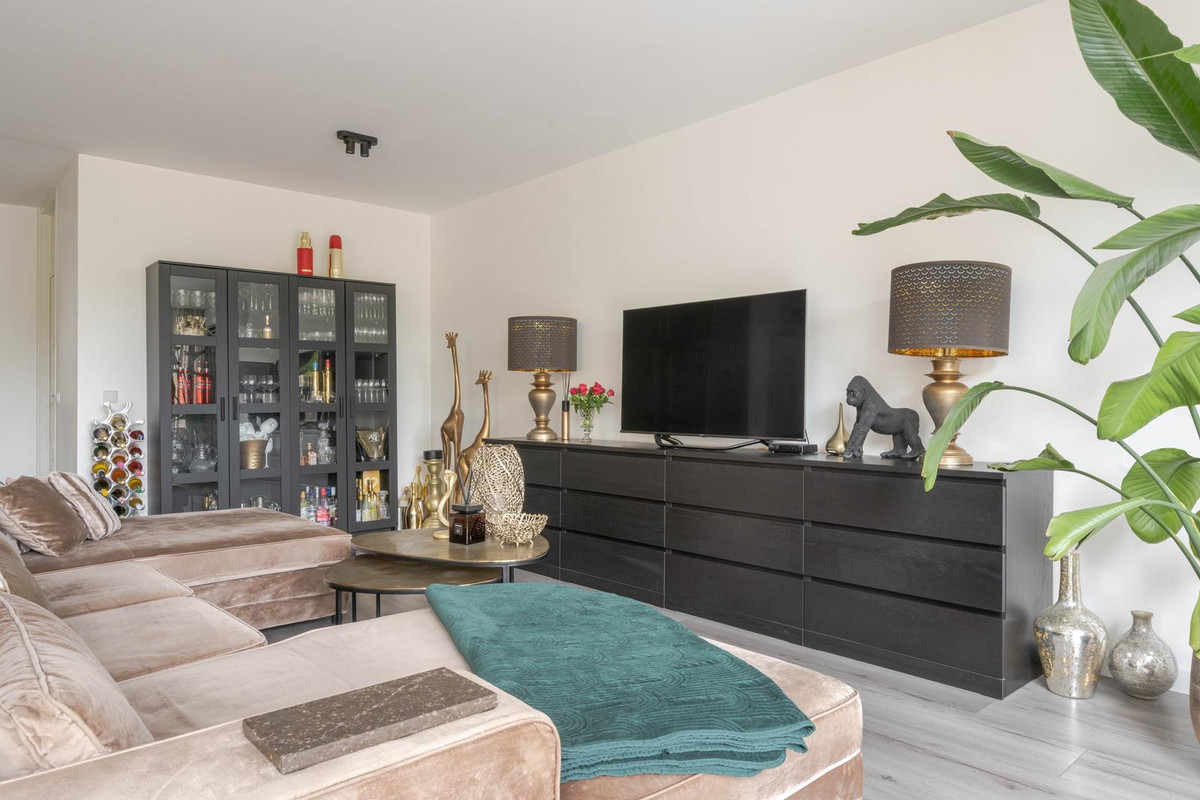 Appartement te koop: Hoge Weije 90, Hoogvliet Rotterdam
