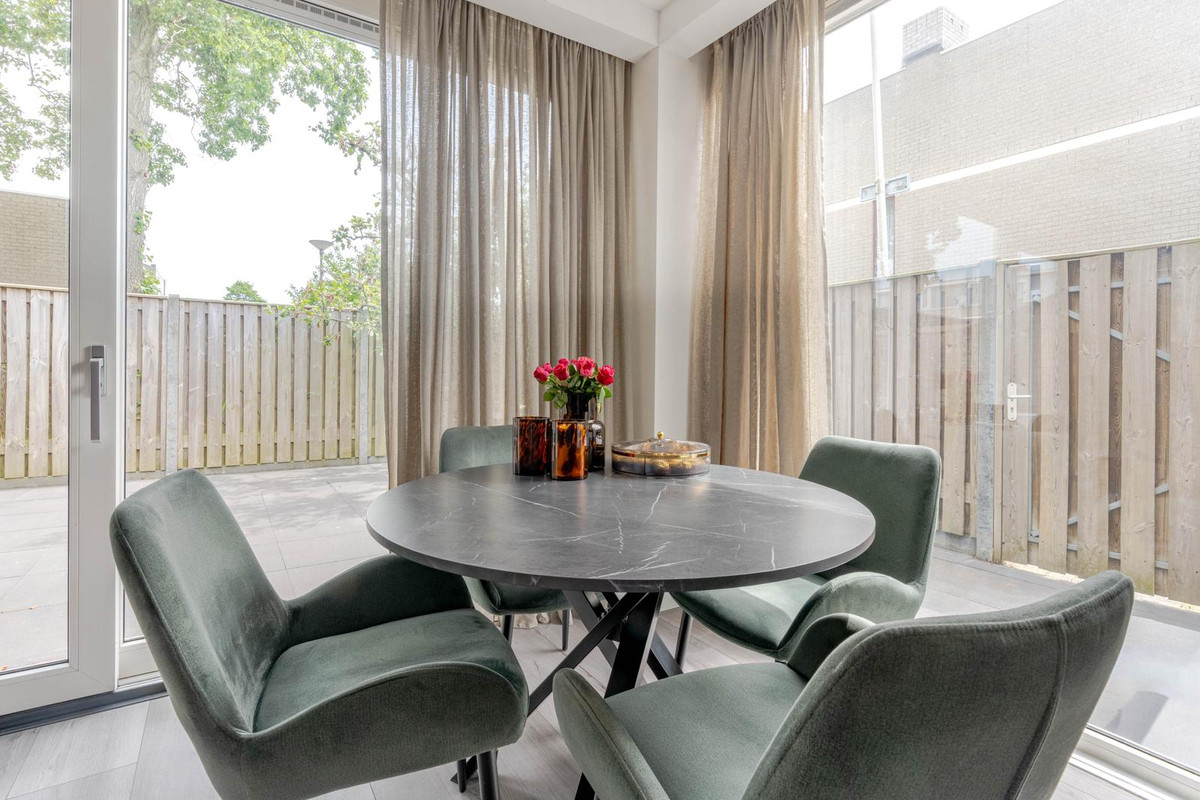 Appartement te koop: Hoge Weije 90, Hoogvliet Rotterdam