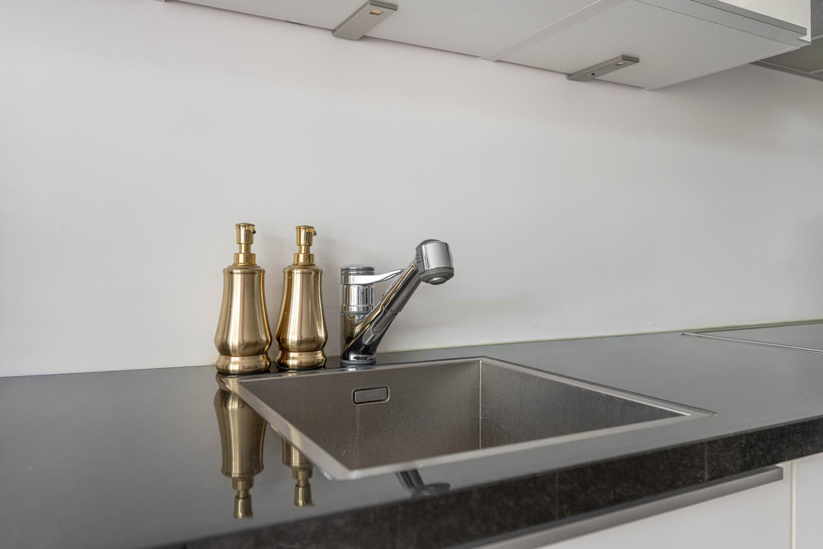 Appartement te koop: Hoge Weije 90, Hoogvliet Rotterdam