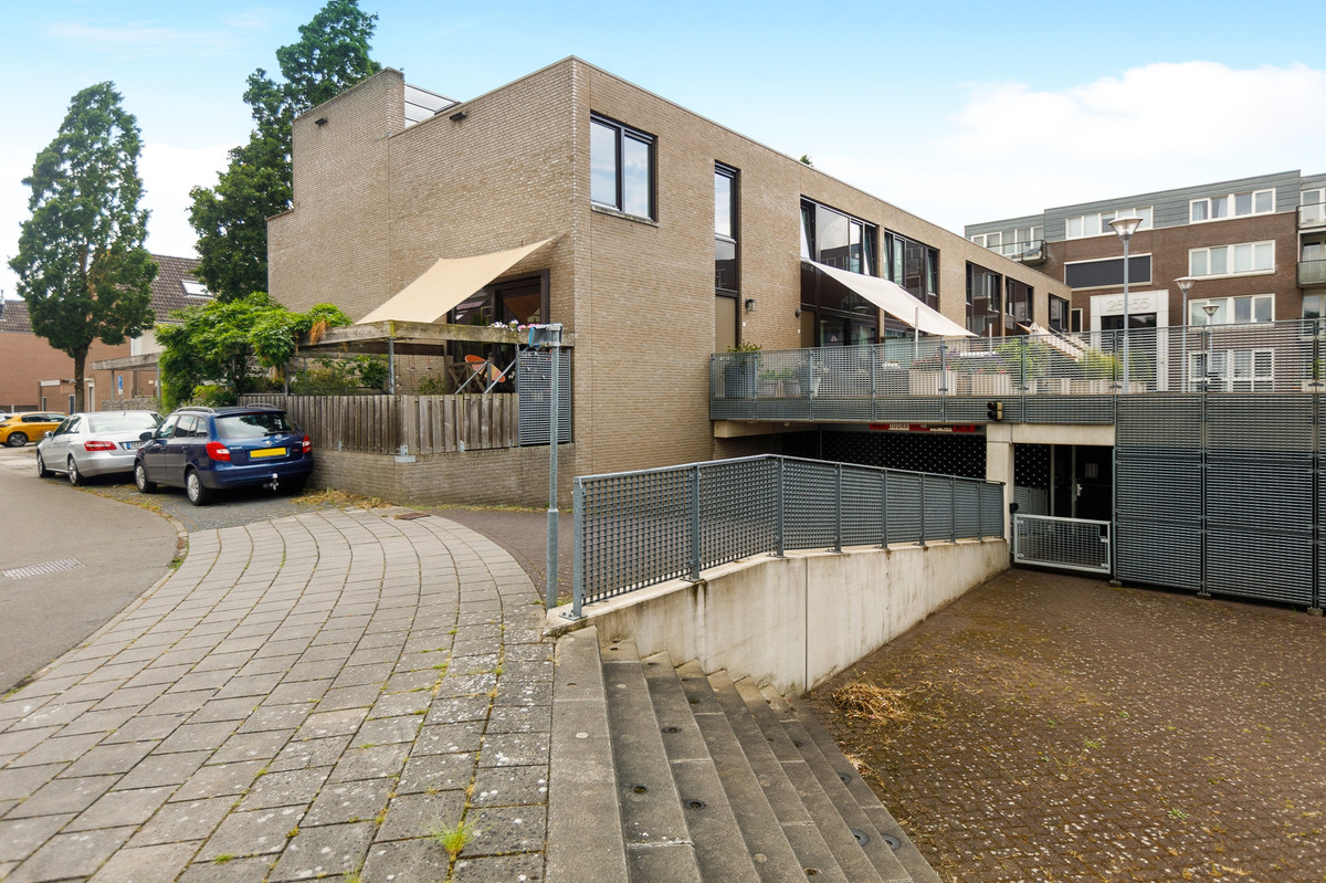 Tussenwoning te koop: Topaasstraat 1, Ede