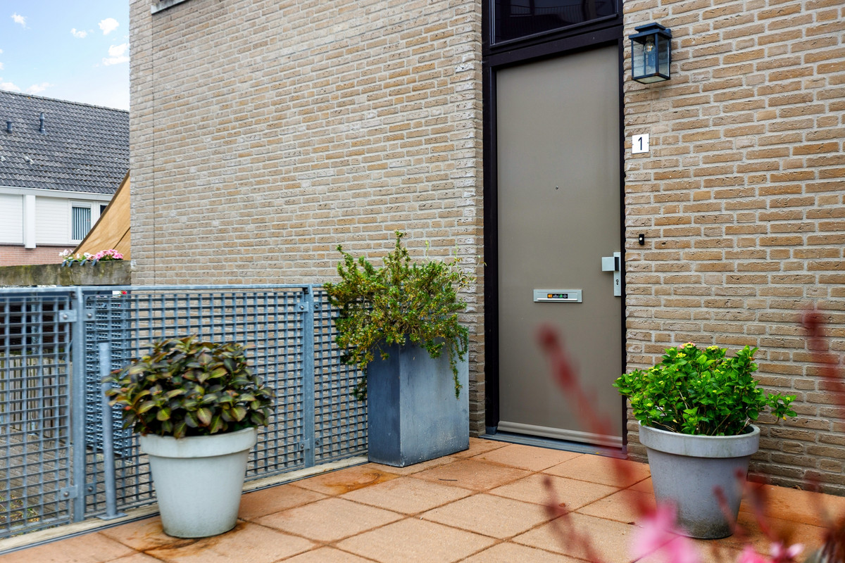 Tussenwoning te koop: Topaasstraat 1, Ede