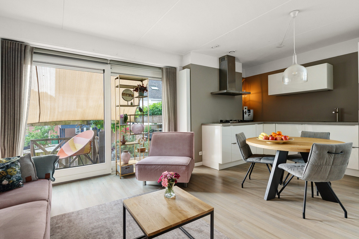Tussenwoning te koop: Topaasstraat 1, Ede