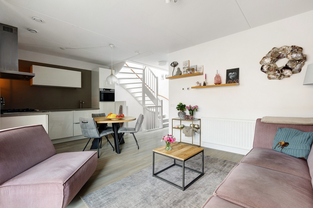 Tussenwoning te koop: Topaasstraat 1, Ede