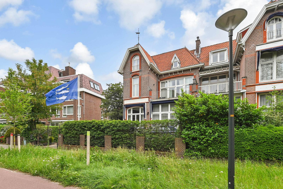 Twee-onder-één-kap te koop: Nieuwe Parklaan 75, 'S-Gravenhage