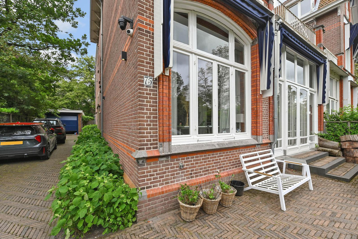 Twee-onder-één-kap te koop: Nieuwe Parklaan 75, 'S-Gravenhage