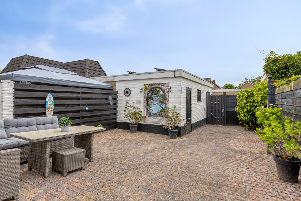 Tussenwoning te koop: De Leemput 31, Halsteren