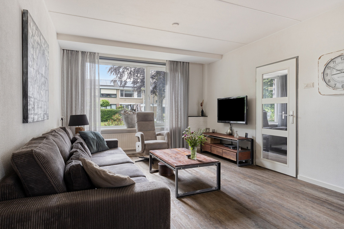 Tussenwoning te koop: De Leemput 31, Halsteren
