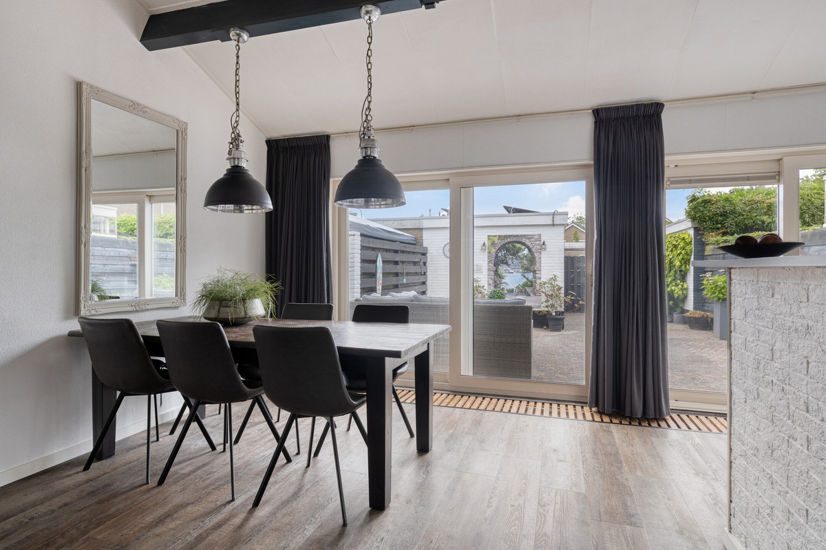 Tussenwoning te koop: De Leemput 31, Halsteren