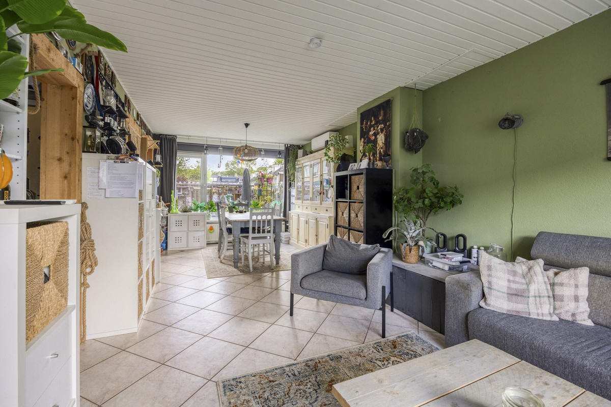 Tussenwoning te koop: Dennekruid 188, Rotterdam