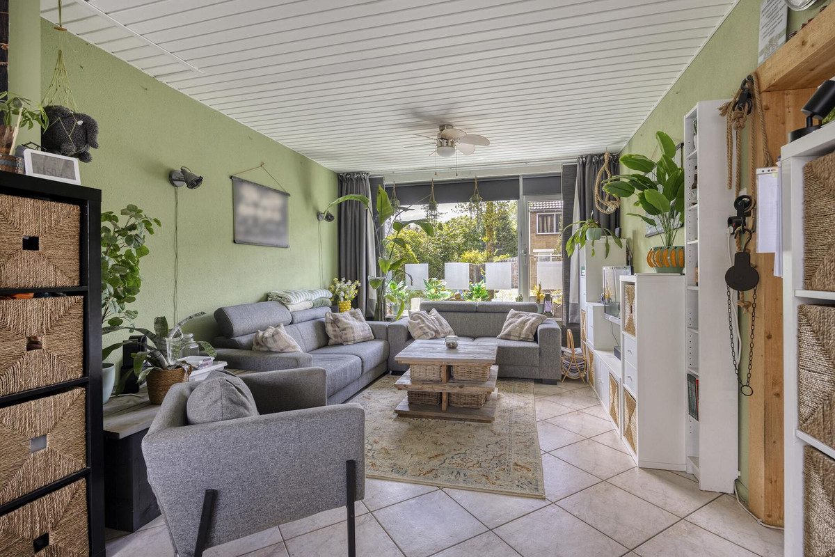 Tussenwoning te koop: Dennekruid 188, Rotterdam