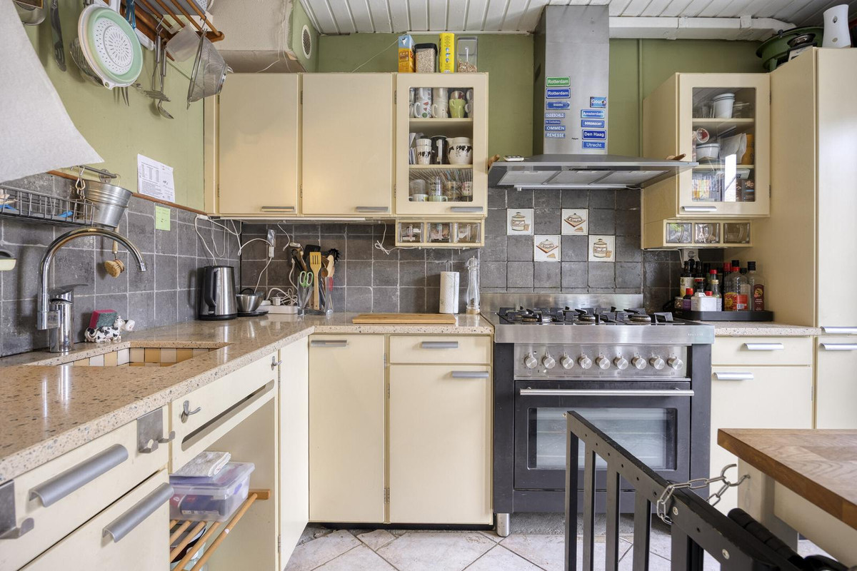 Tussenwoning te koop: Dennekruid 188, Rotterdam