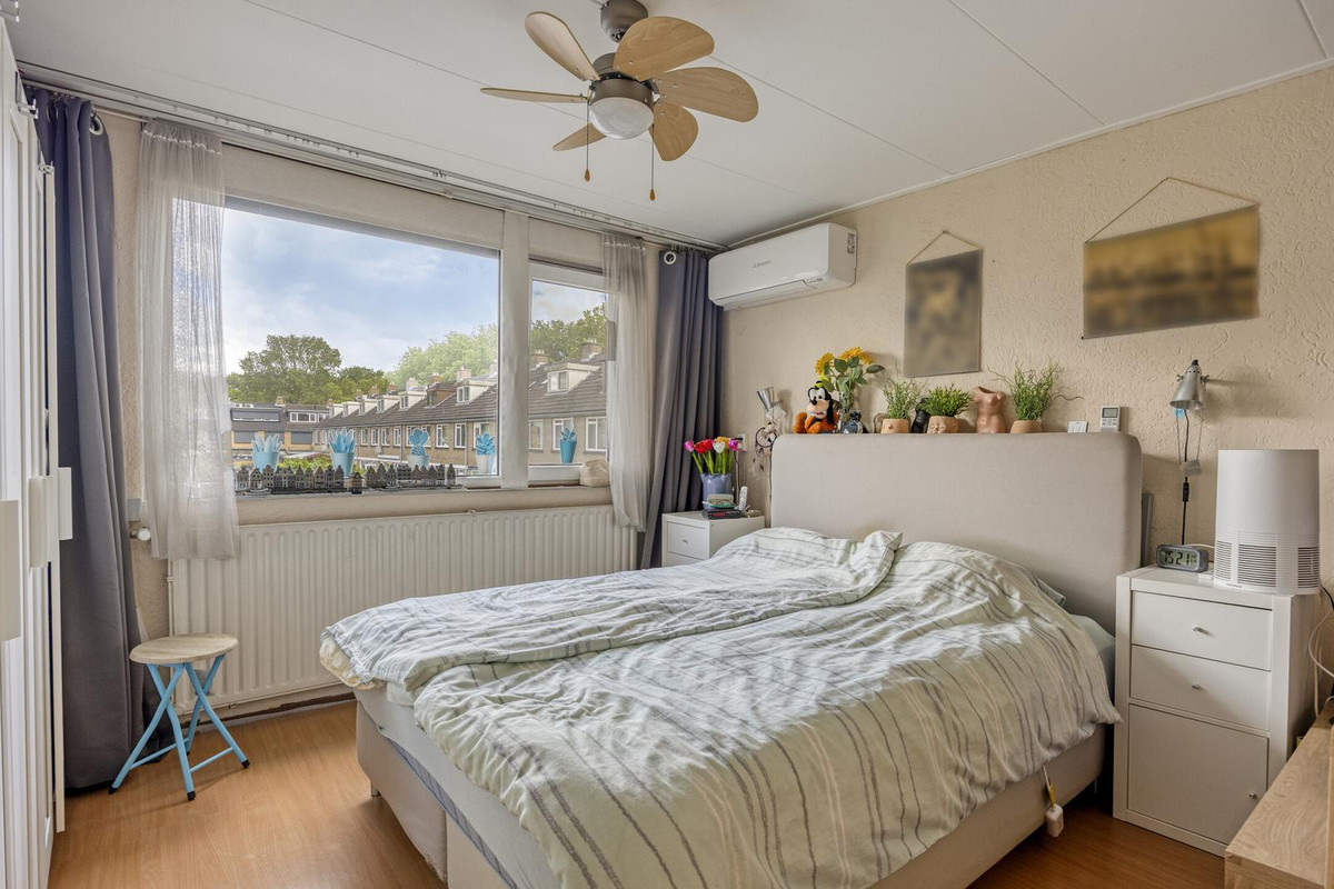 Tussenwoning te koop: Dennekruid 188, Rotterdam