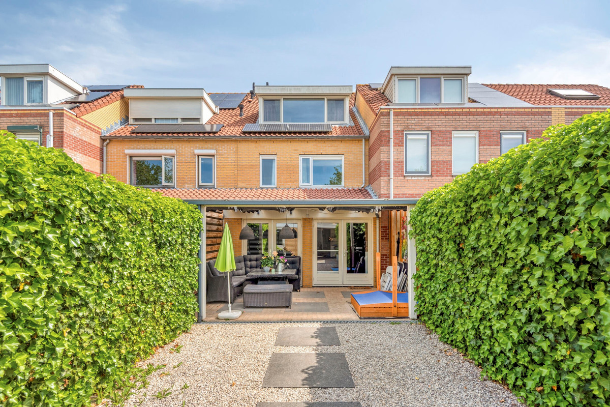 Tussenwoning te koop: Nassau Bolwerk 9, Steenbergen