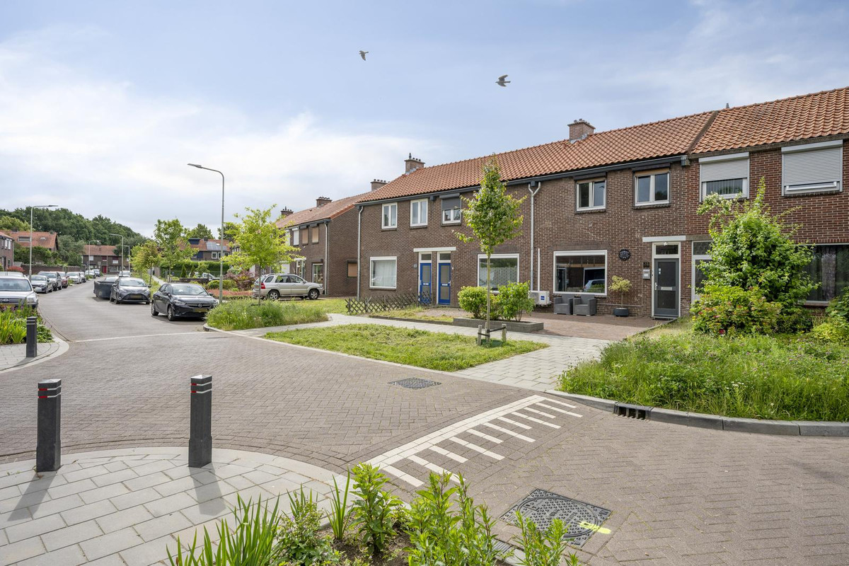 Tussenwoning te koop: Gladiolensingel 32, Geleen