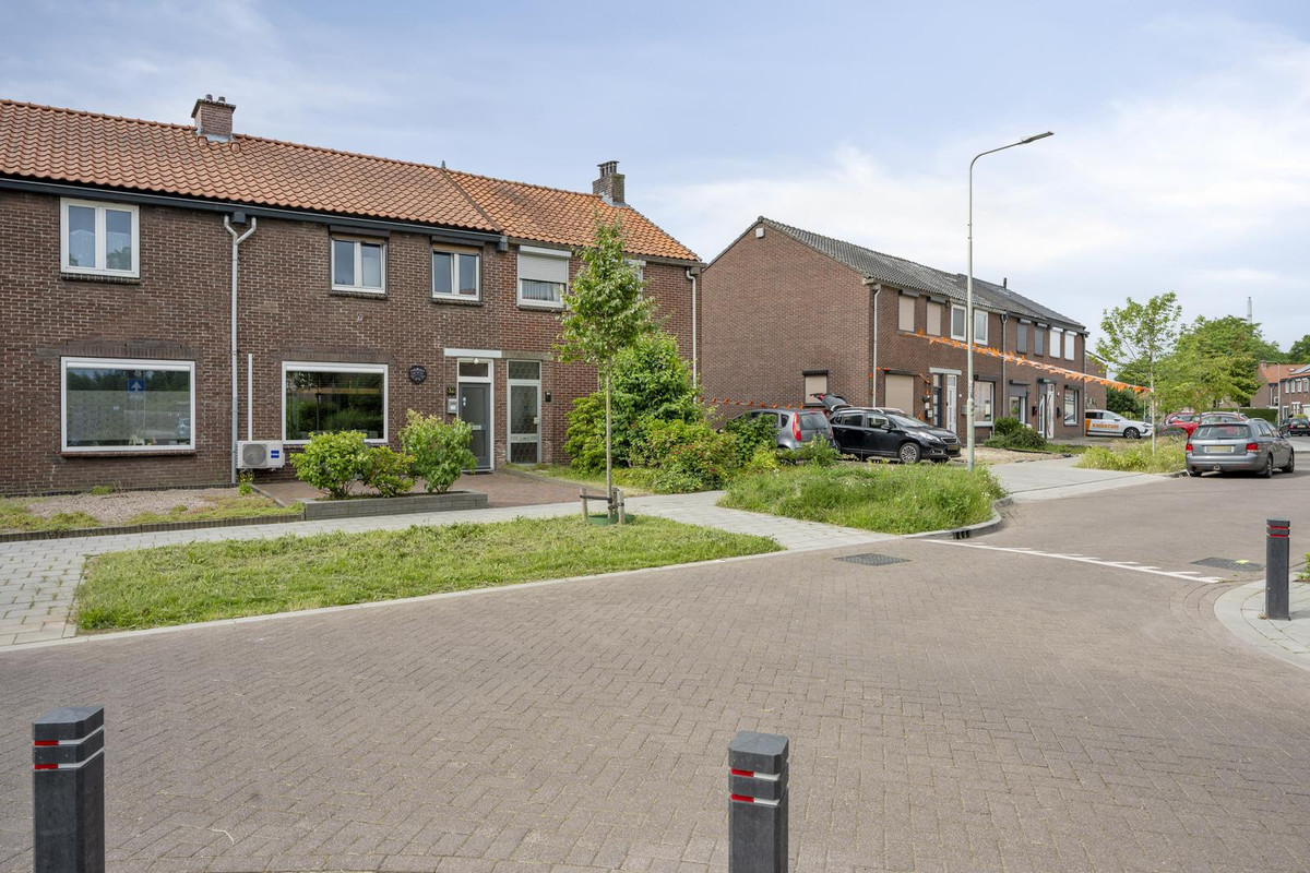 Tussenwoning te koop: Gladiolensingel 32, Geleen
