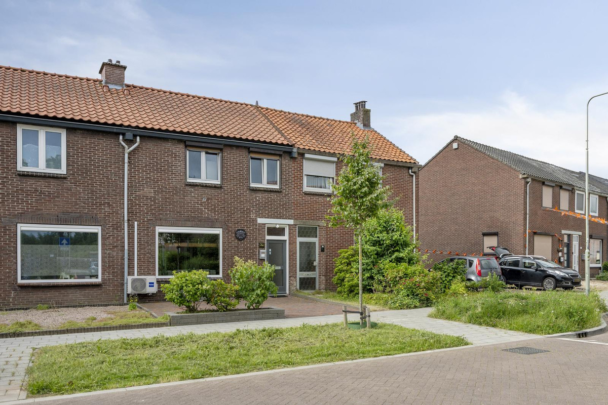 Tussenwoning te koop: Gladiolensingel 32, Geleen