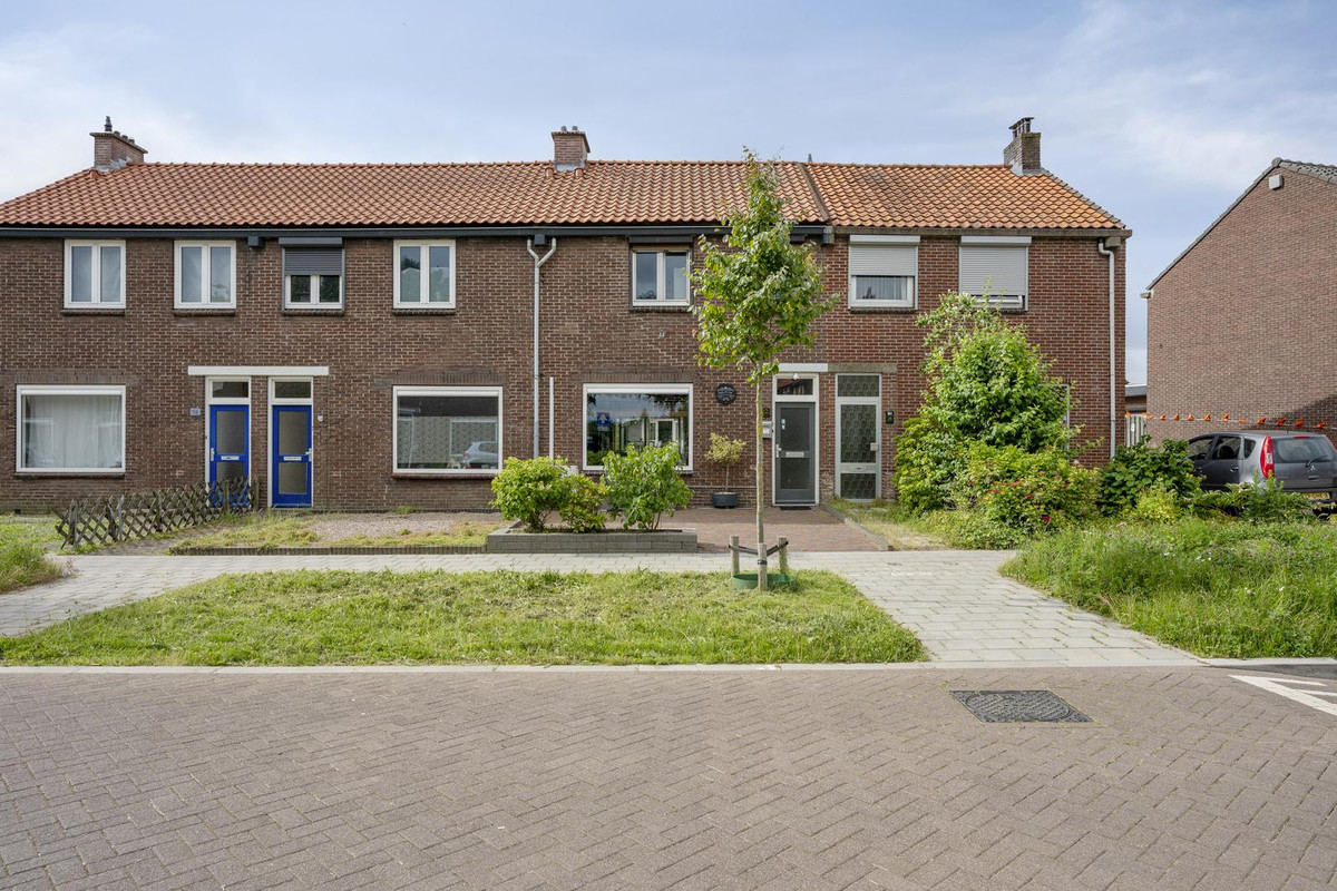 Tussenwoning te koop: Gladiolensingel 32, Geleen