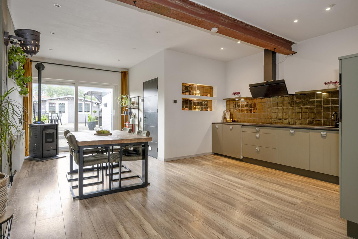 Tussenwoning te koop: Gladiolensingel 32, Geleen
