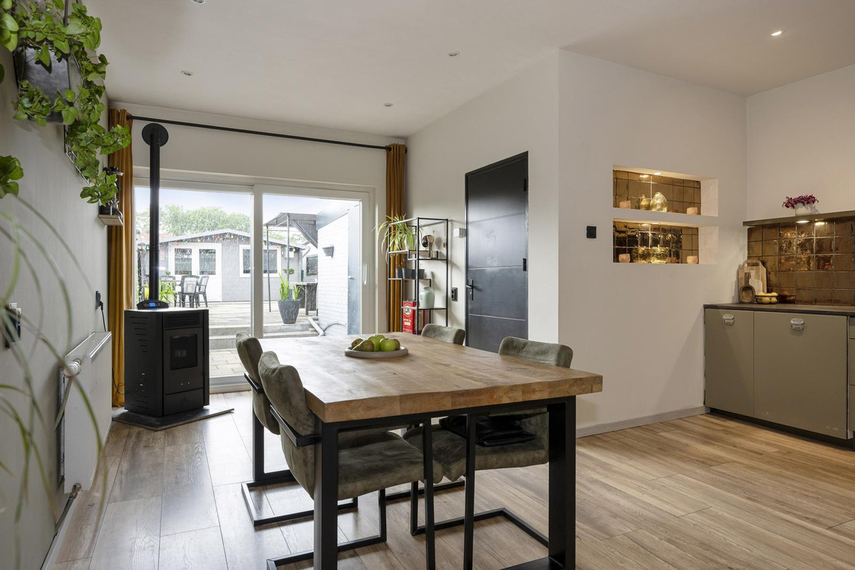 Tussenwoning te koop: Gladiolensingel 32, Geleen