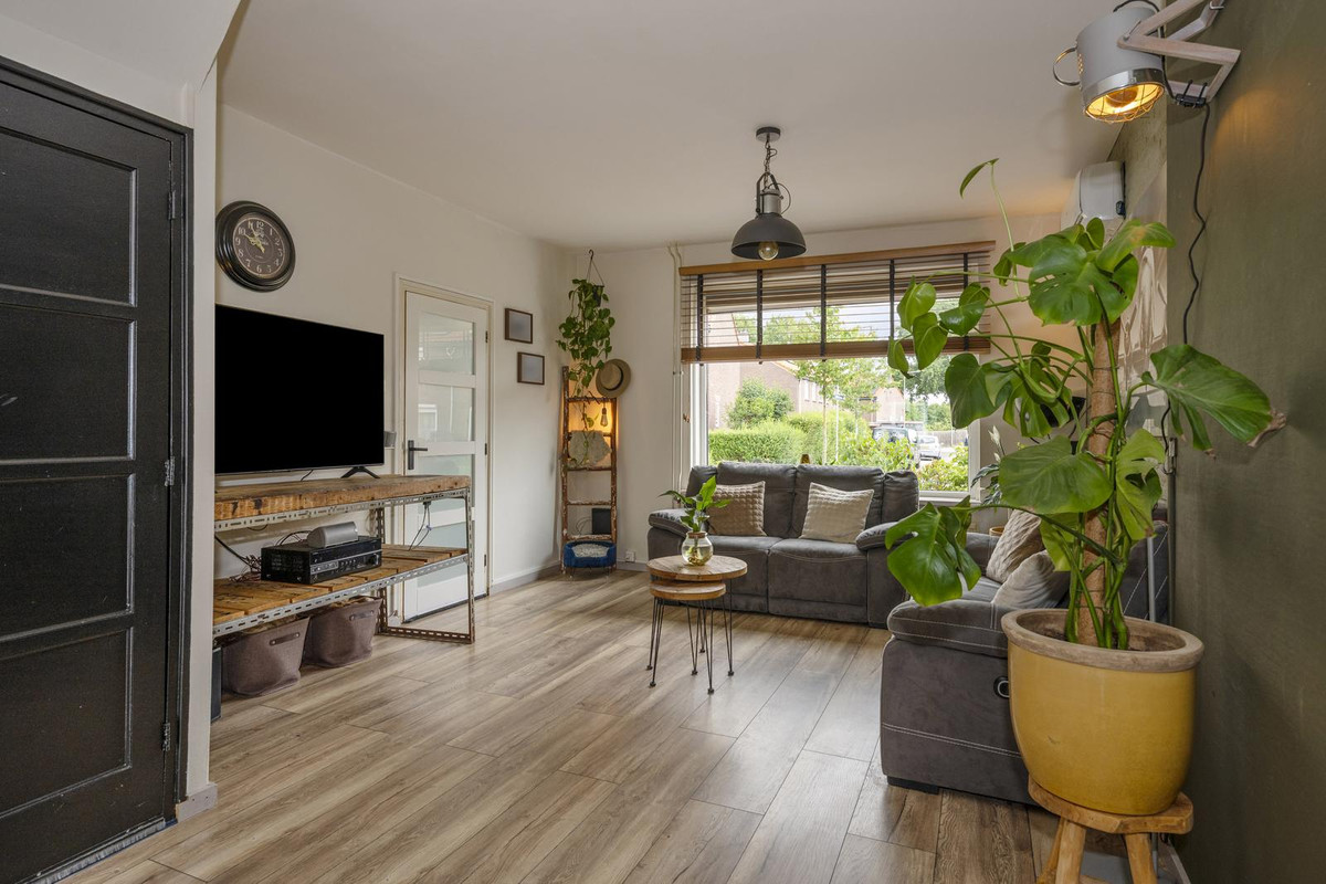 Tussenwoning te koop: Gladiolensingel 32, Geleen