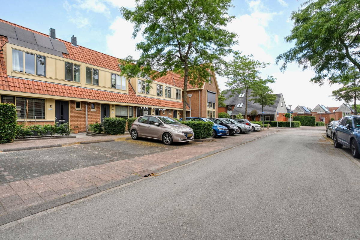Tussenwoning te koop: Tiendschuurstraat 183, Zwolle
