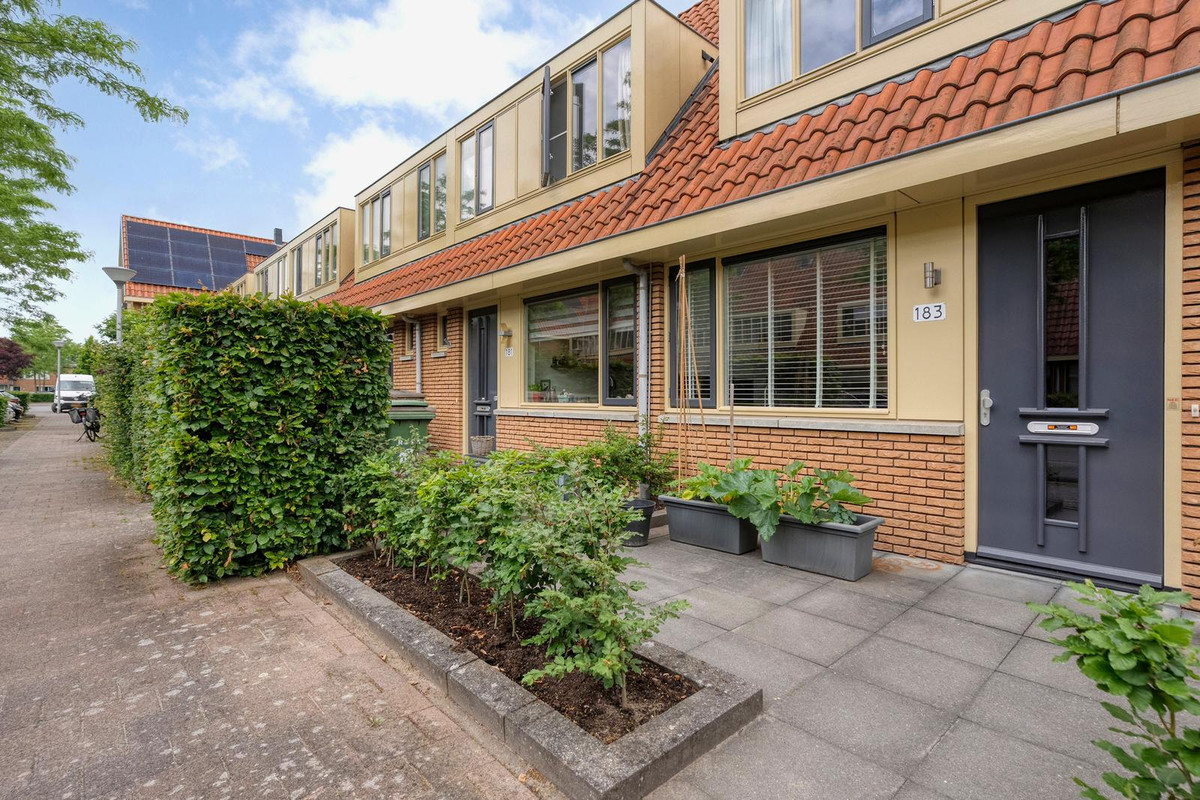 Tussenwoning te koop: Tiendschuurstraat 183, Zwolle