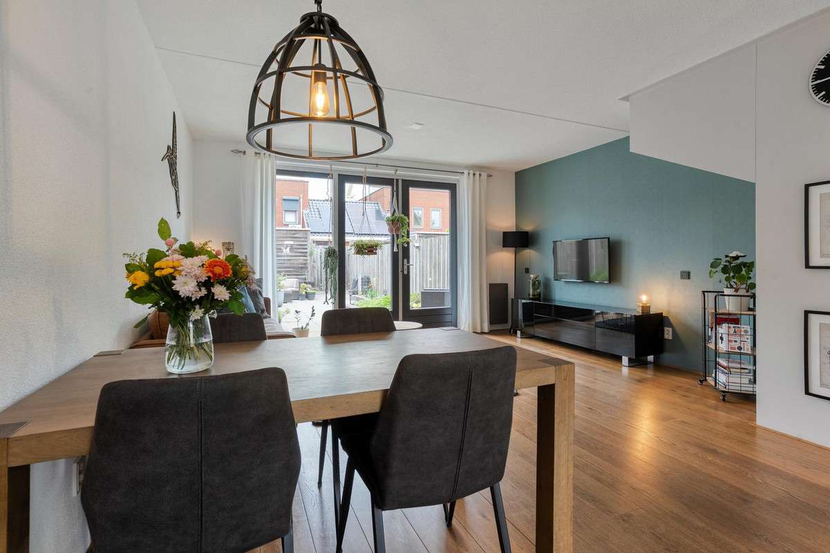 Tussenwoning te koop: Tiendschuurstraat 183, Zwolle