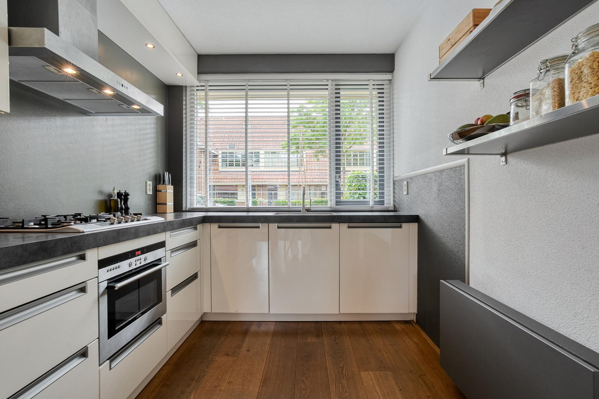 Tussenwoning te koop: Tiendschuurstraat 183, Zwolle
