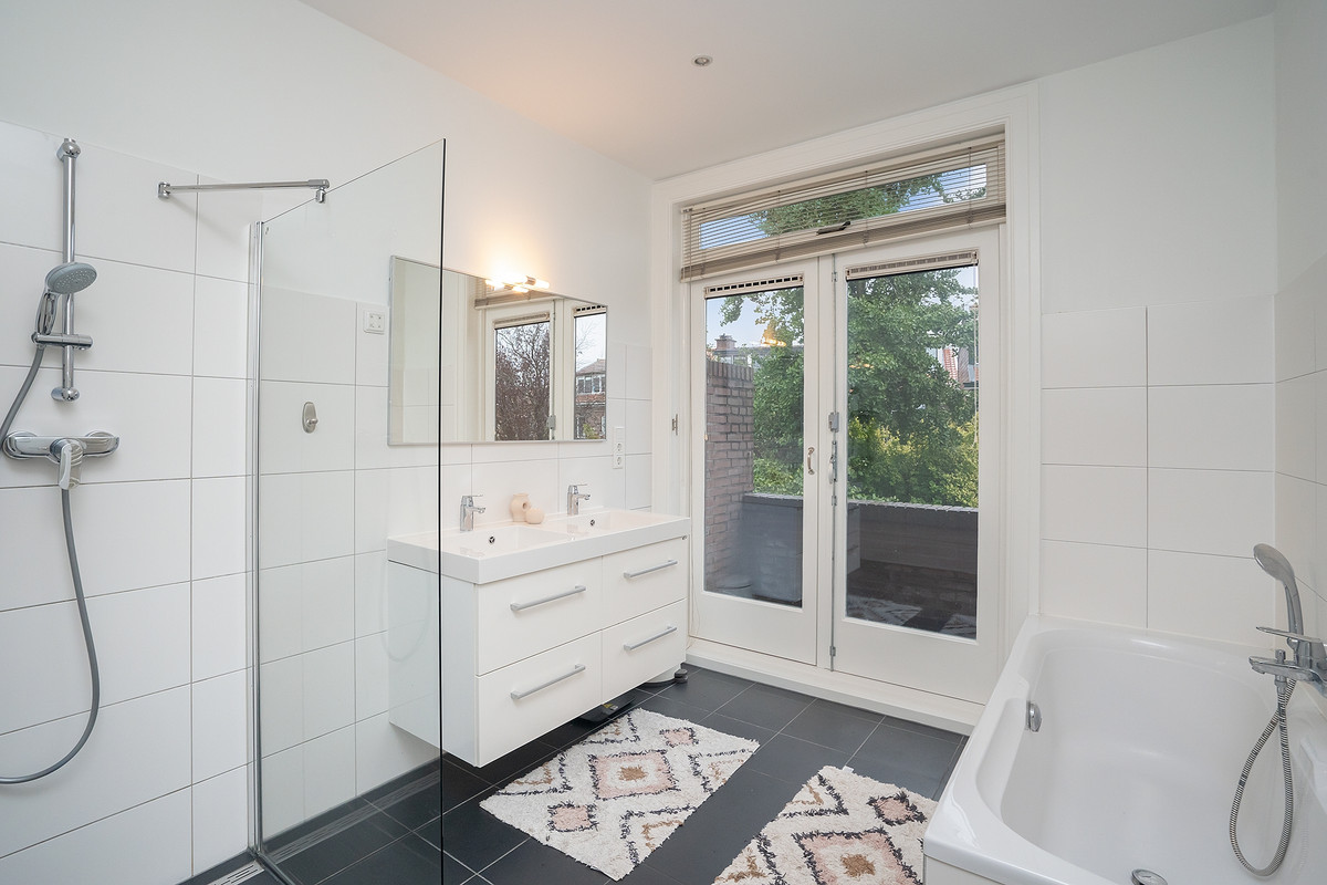 Tussenwoning te huur: Parkweg 322, Voorburg