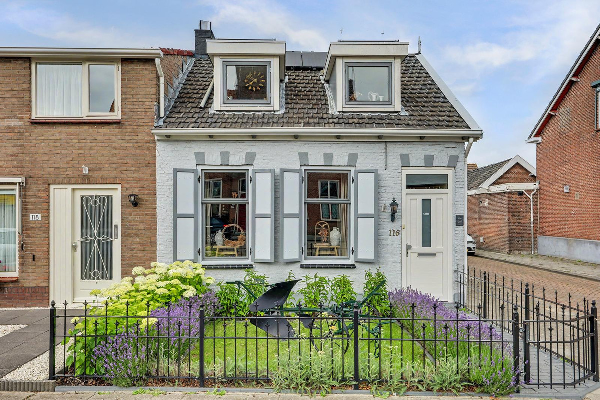Hoekwoning te koop: Dorpsstraat 116, Krabbendijke