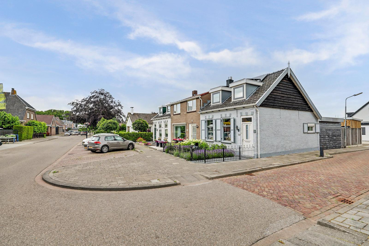 Hoekwoning te koop: Dorpsstraat 116, Krabbendijke