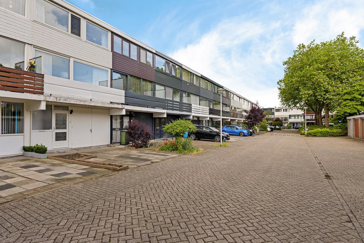 Tussenwoning te koop: Rossinihof 26, Alphen Aan Den Rijn