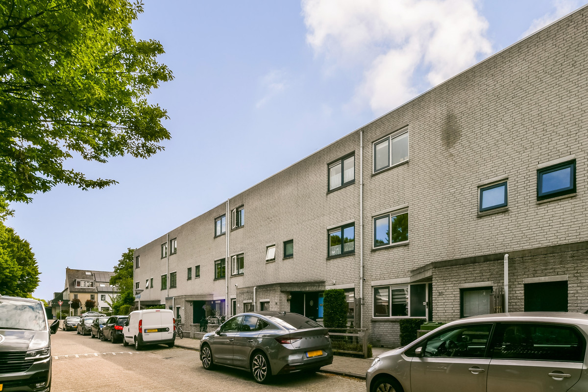Tussenwoning te koop: Zuster Reichertstraat 16, Leiden