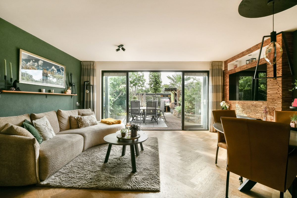 Tussenwoning te koop: Zuster Reichertstraat 16, Leiden