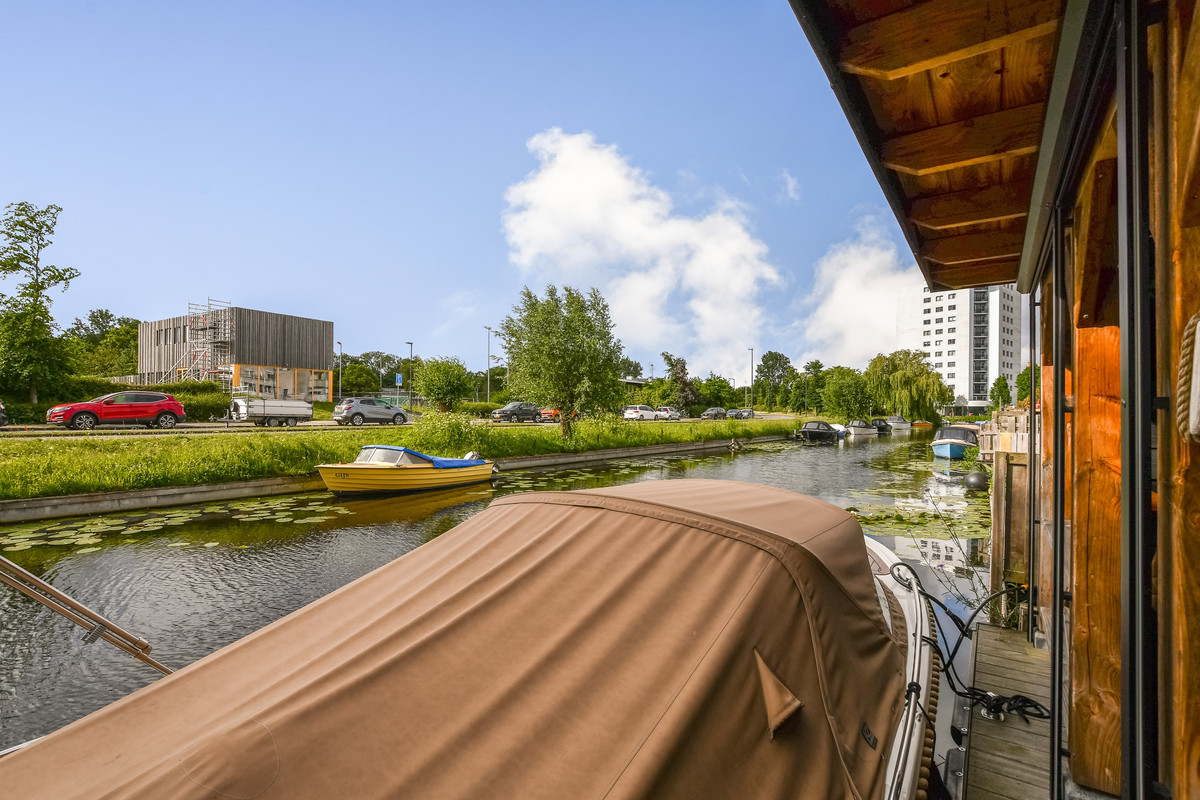 Tussenwoning te koop: Zuster Reichertstraat 16, Leiden
