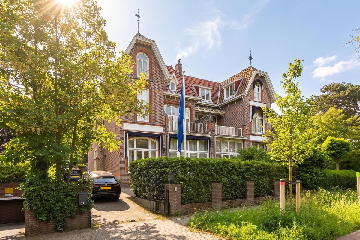 Twee-onder-één-kap te koop: Nieuwe Parklaan 75, 'S-Gravenhage
