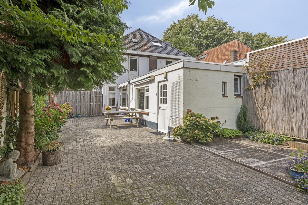 Twee-onder-één-kap te koop: Asterstraat 8, Oss