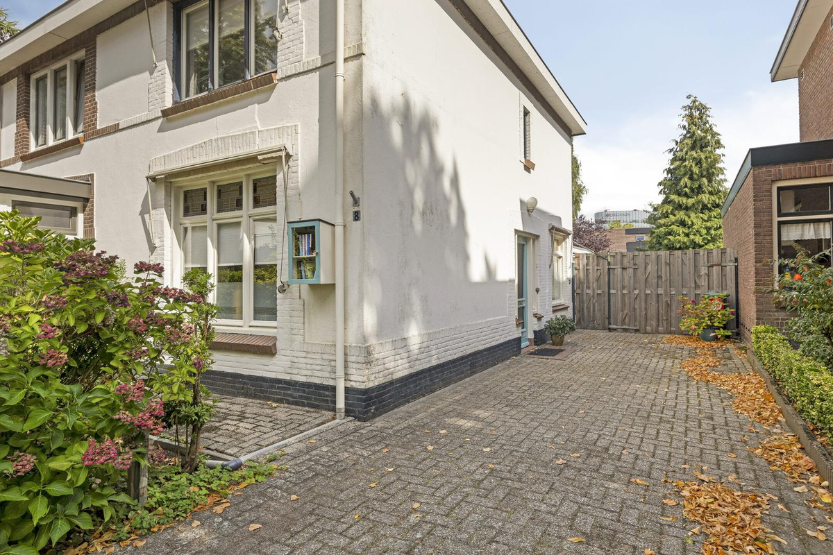 Twee-onder-één-kap te koop: Asterstraat 8, Oss
