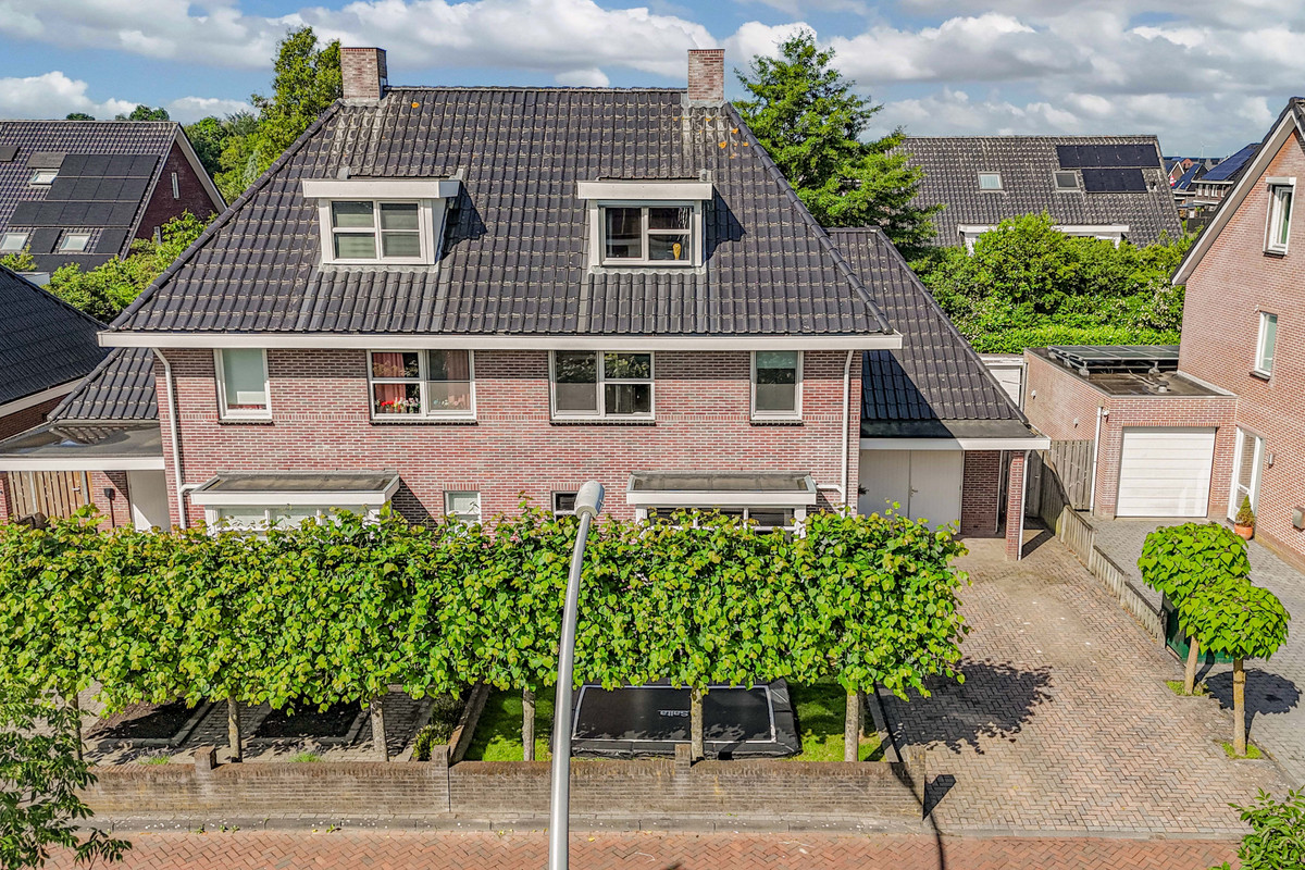 Twee-onder-één-kap te koop: Fleminghage 10, Emmeloord