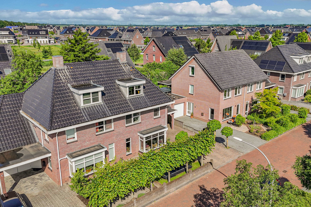 Twee-onder-één-kap te koop: Fleminghage 10, Emmeloord