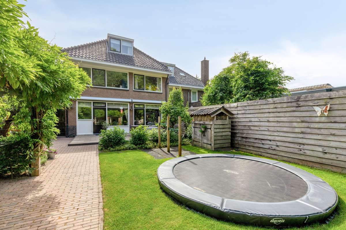 Twee-onder-één-kap te koop: Kerkewijk 102, Veenendaal