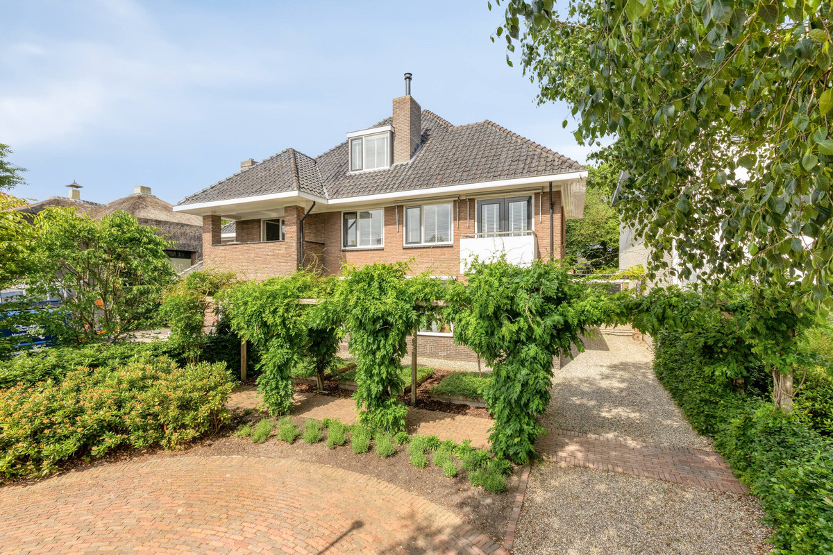 Twee-onder-één-kap te koop: Kerkewijk 102, Veenendaal