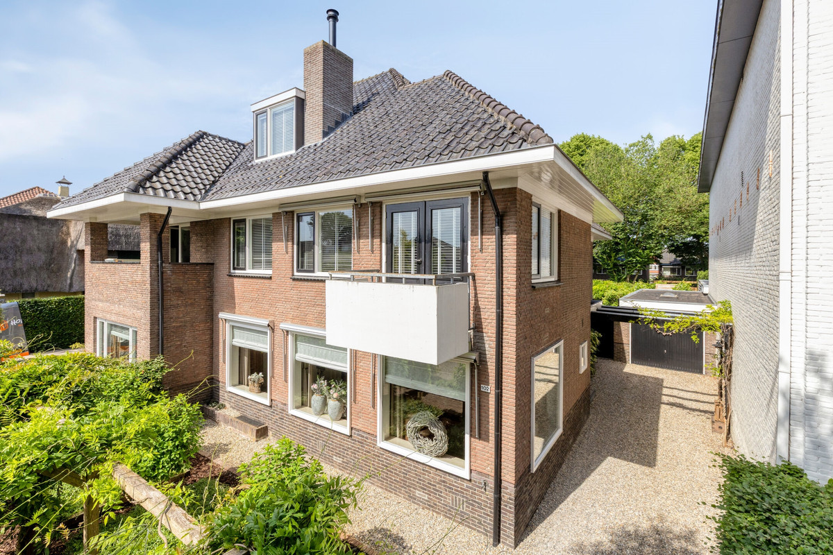 Twee-onder-één-kap te koop: Kerkewijk 102, Veenendaal