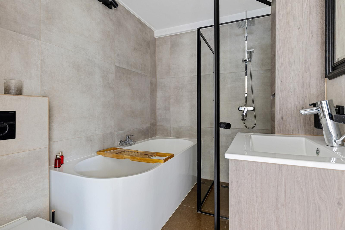 Tussenwoning te koop: H.J. Algrastraat 10, Amsterdam